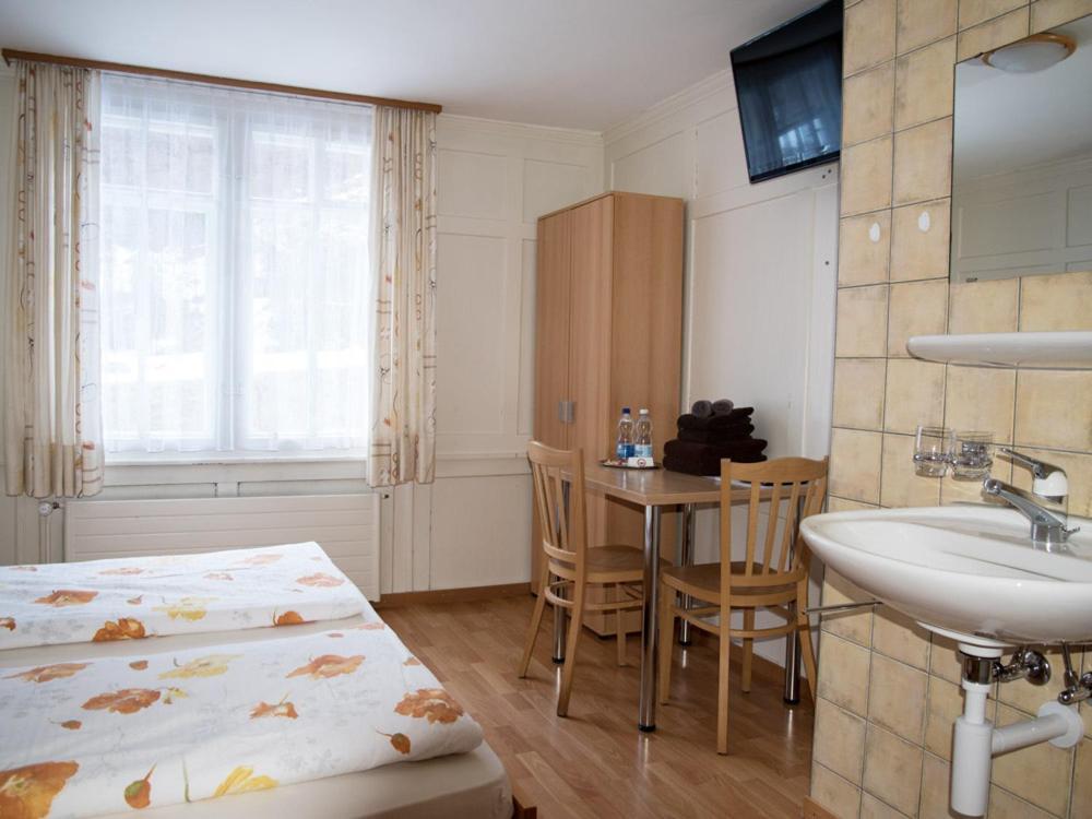 Hotel Restaurant Raben Linthal Extérieur photo